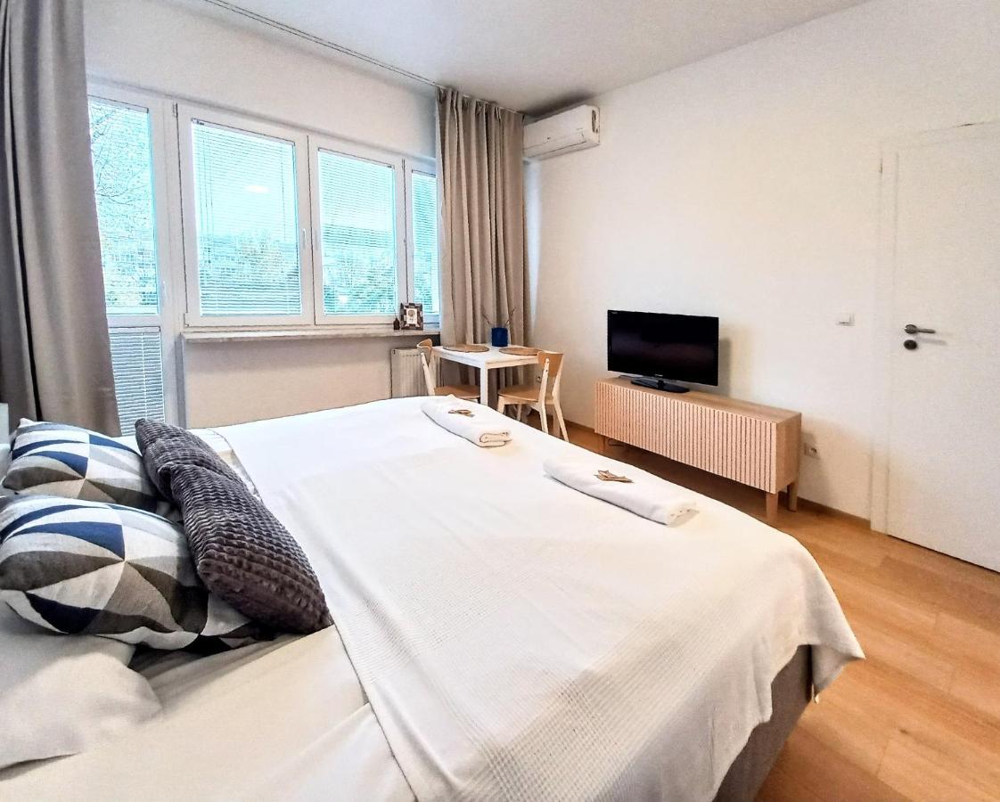 Warsaw Concierge Hoza Centrum Exterior photo